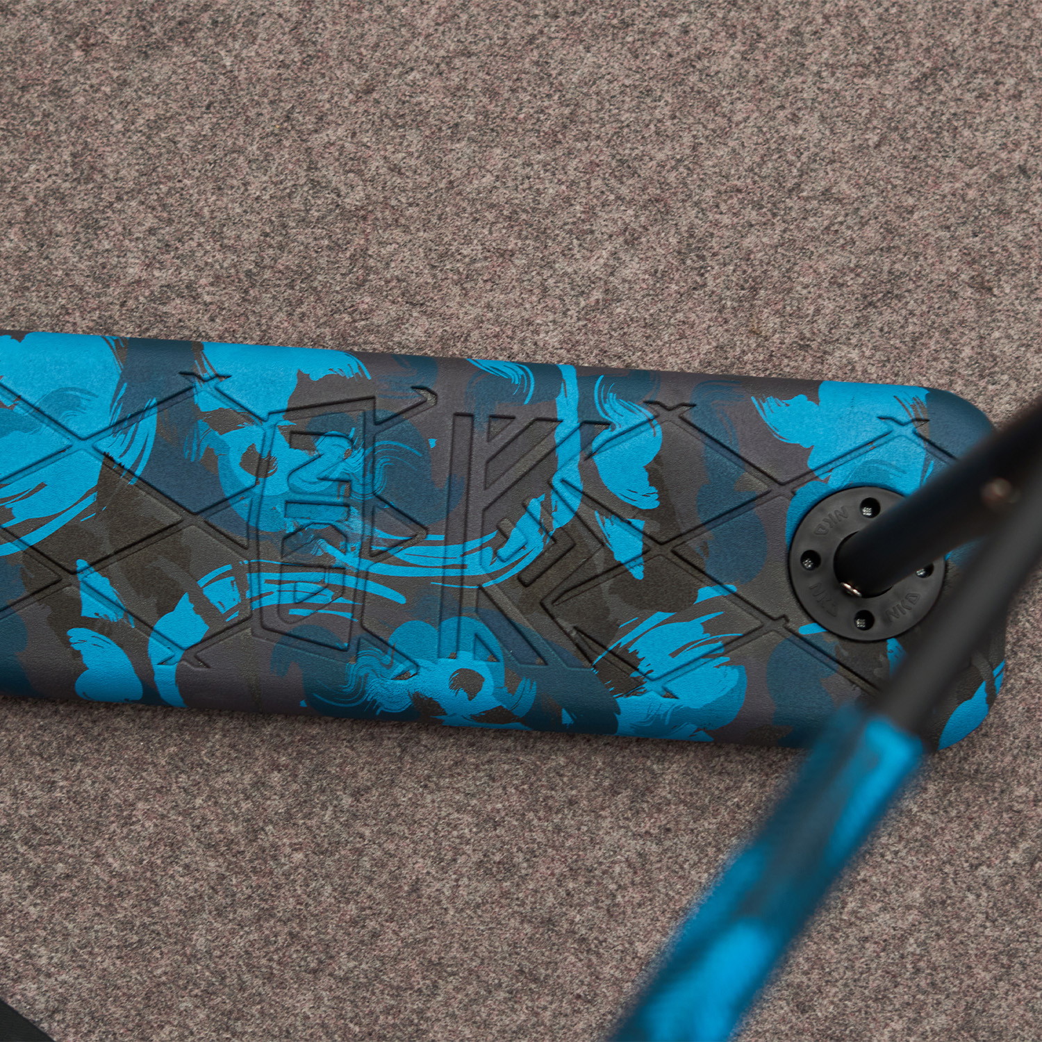 NKD PRO 7.5" Trampoliinilla varustettu potkulauta