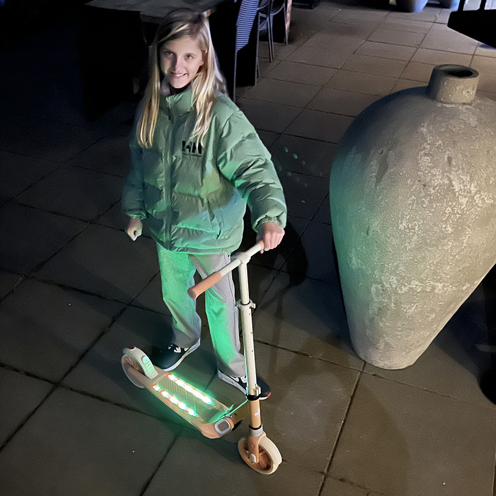 Story Light Deluxe LED taitettava potkulauta
