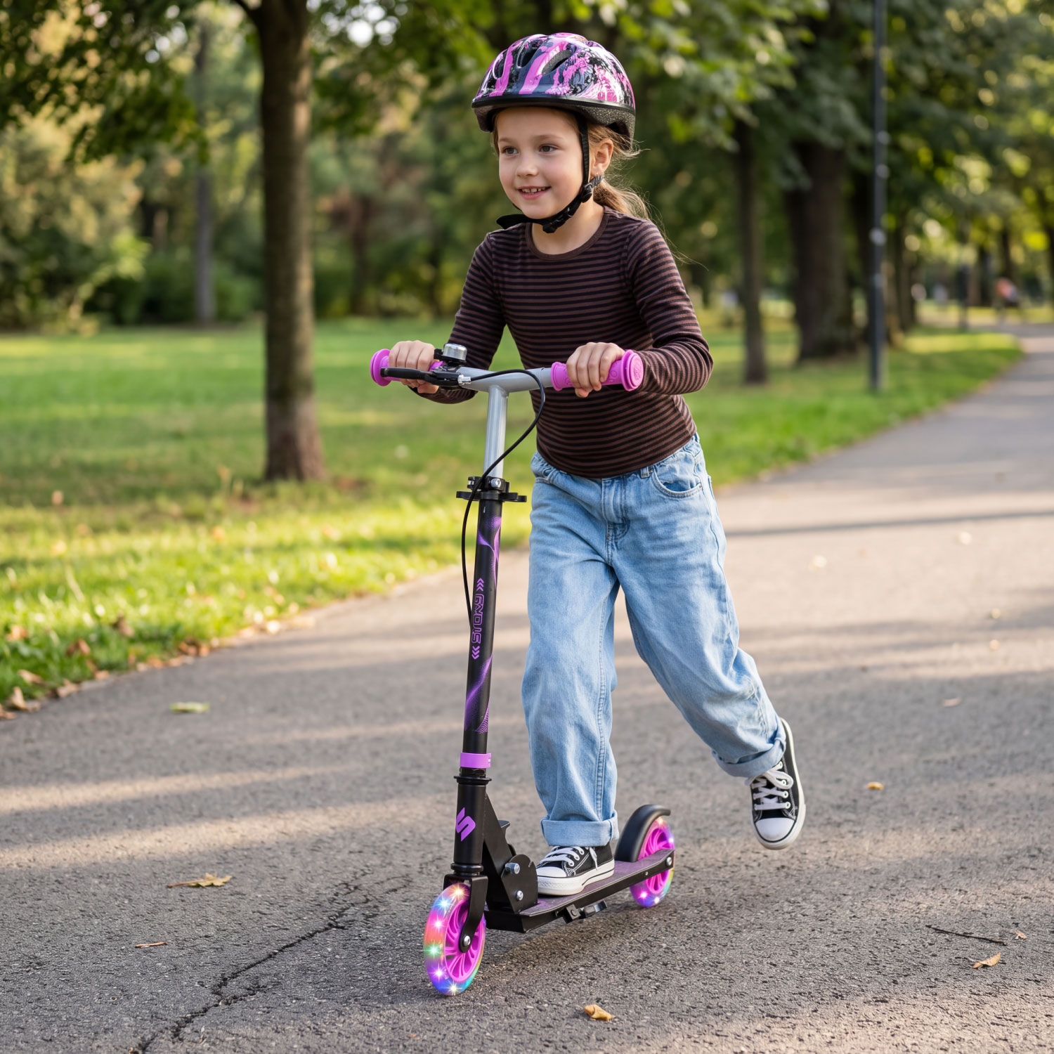 Story Play Lasten Trottinette, jossa on jarru ja LED-renkaat